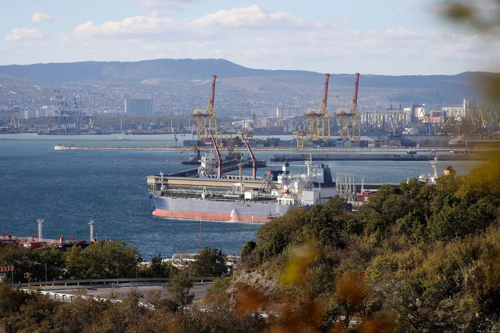 Ukraine pauses strikes on tankers after JD Vance request and Russian threats