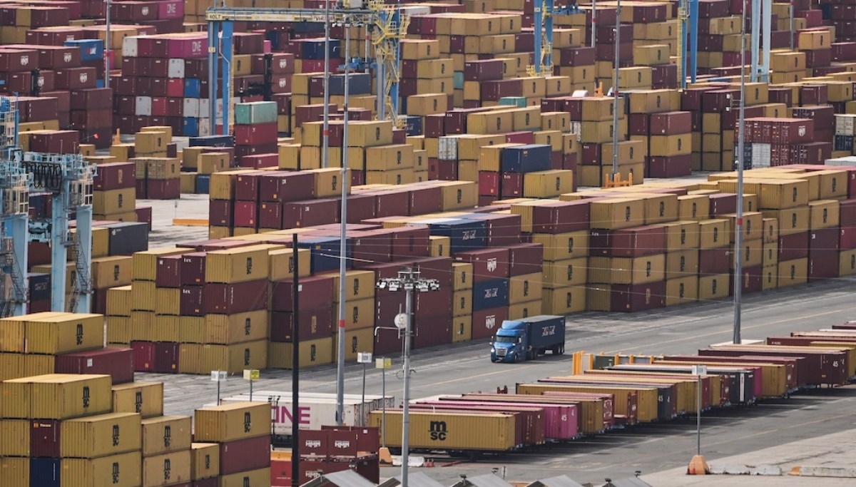 Judge mulls expanding refunds of Trump’s tariffs with class action certification