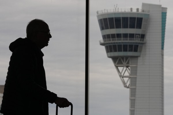 FAA leaves air traffic controller raises in limbo amid mounting strain on system