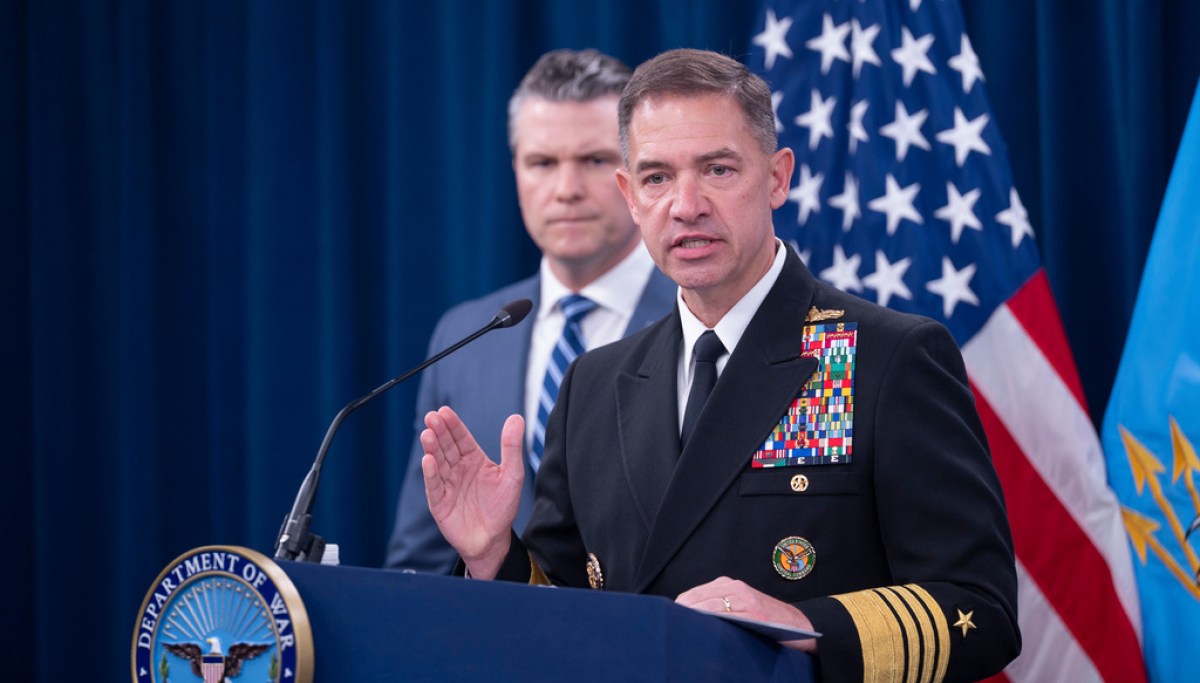 “CENTCOM Chief Praises USS Lincoln Crew’s Strength Despite Challenges”