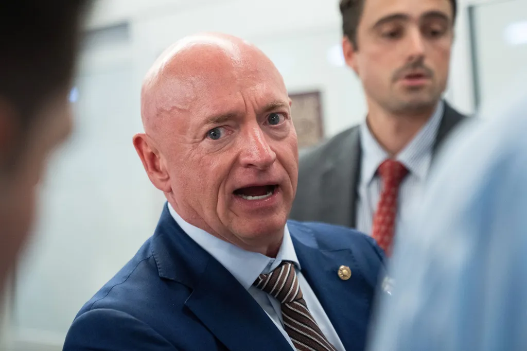 Sen. Mark Kelly urges departure from ‘flailing’ Iran war strategy: ‘They’re stuck’