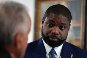 Florida GOP candidates struggle to win DeSantis’s endorsement before gubernatorial primary