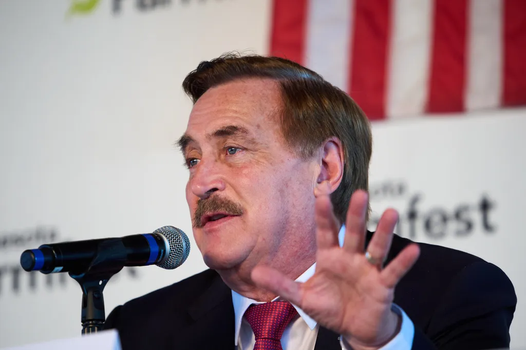 Trump turns Minnesota’s GOP gubernatorial primary into pillow fight with Mike Lindell endorsement