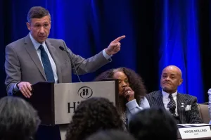 Democrats’ intraparty fight over whether to ‘abolish’ or ‘reform’ ICE at DNC meeting