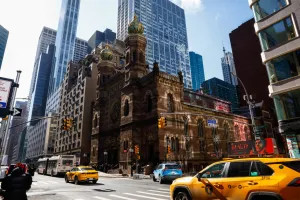 Hate crime charges filed after man disrupts Manhattan synagogue service