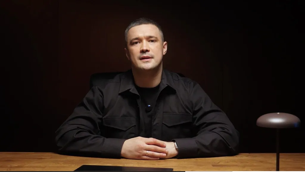 Zelensky’s fired defense minister mounts political challenge by demanding new elections