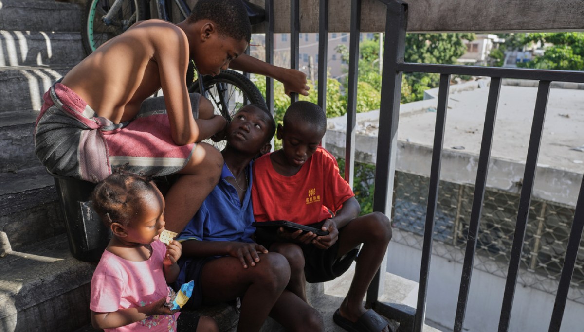 ICE sends first plane of Haitian deportees home after ending TPS