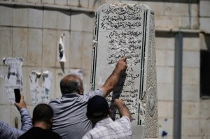 Israeli lawmaker smashes Palestinian memorial with sledgehammer during West Bank tour with IDF