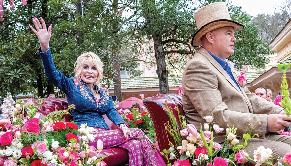 “American Icon Dolly Parton Honored in Heartfelt Tribute”