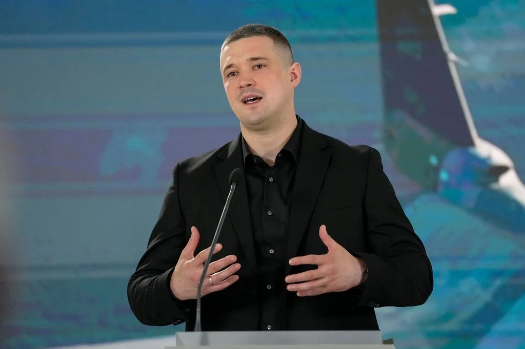 Ukraine’s former defense minister calls for elections. Will he get them?