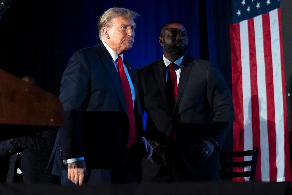 Here are all the Republicans who have broken with Trump on unpopular issues ahead of midterm elections