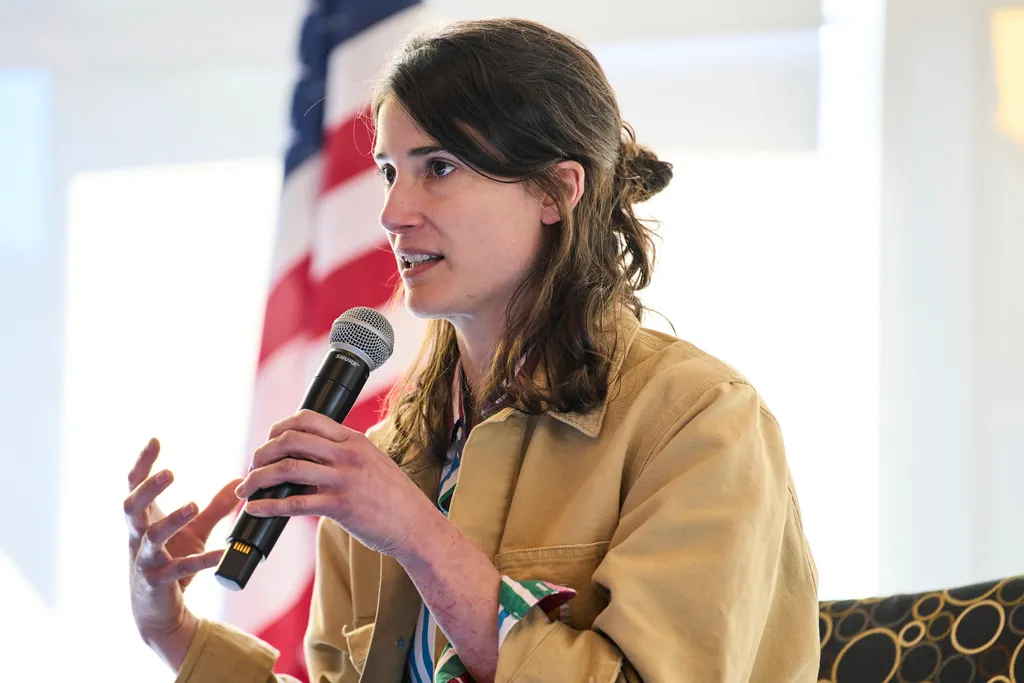 ‘Glue-zyn-kamp’: Vulnerable Democrat leans into Zyn with new campaign merch