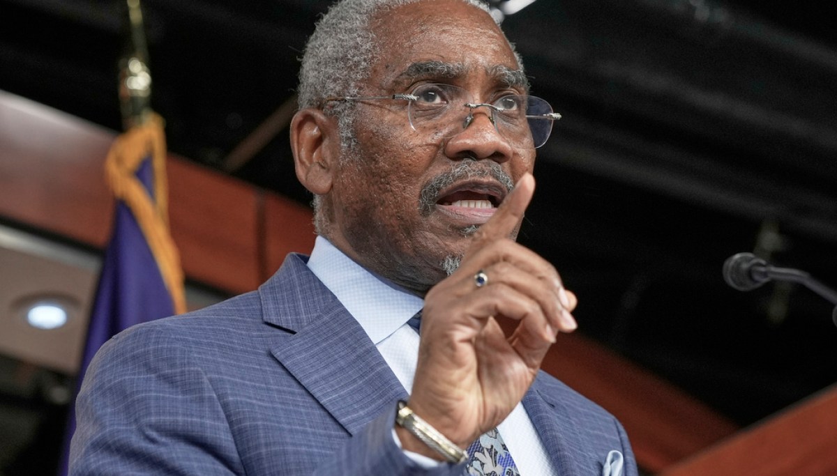 Key Jeffries ally urges Democrats to 'focus' on November amid floor drama