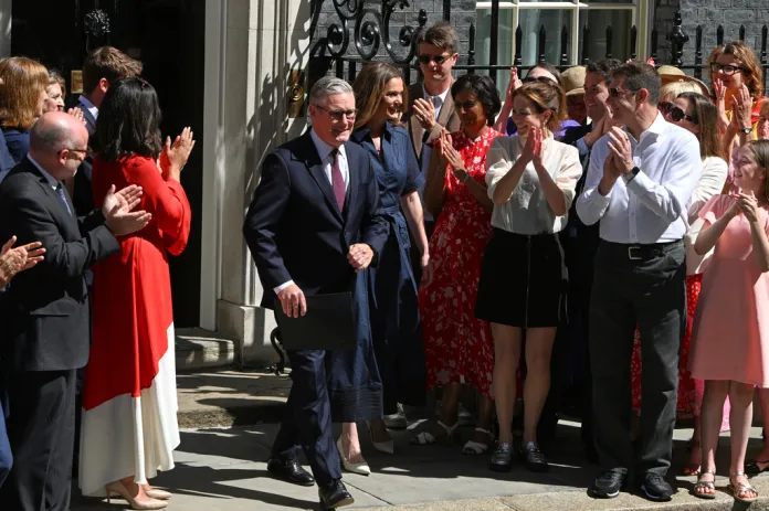Starmer steps down