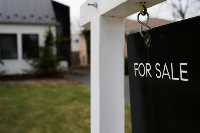 Mortgage rates surpass 7% in blow to housing market