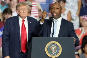 GOP campaign chief says Ken Paxton ‘just wrong’ to ding Trump midterm convention