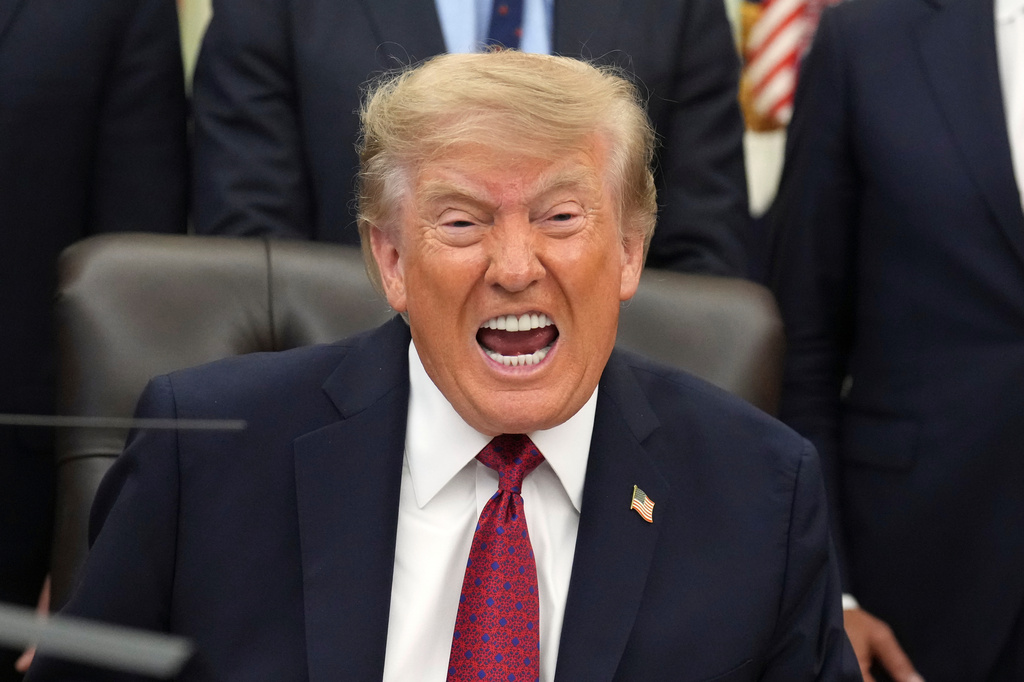 Trump implores Iranians to ‘rise up and fight’ as he shrugs off ‘worthless’ talks