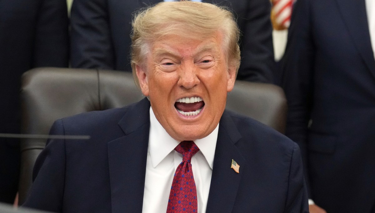 Trump implores Iranians to ‘rise up and fight’ as he shrugs off ‘worthless’ talks