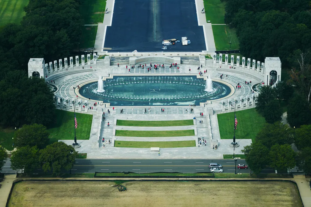 Woman accused of vandalizing WWII Memorial pleads not guilty