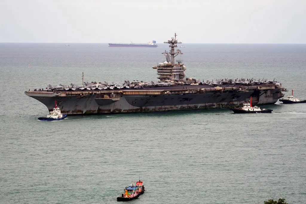 USS Abraham Lincoln docks in Thailand after 286 days at sea
