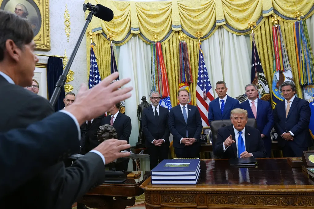 Trump says Iranians won’t rise up because ‘they’re being shot’ and refuses to say if CIA would aid protesters