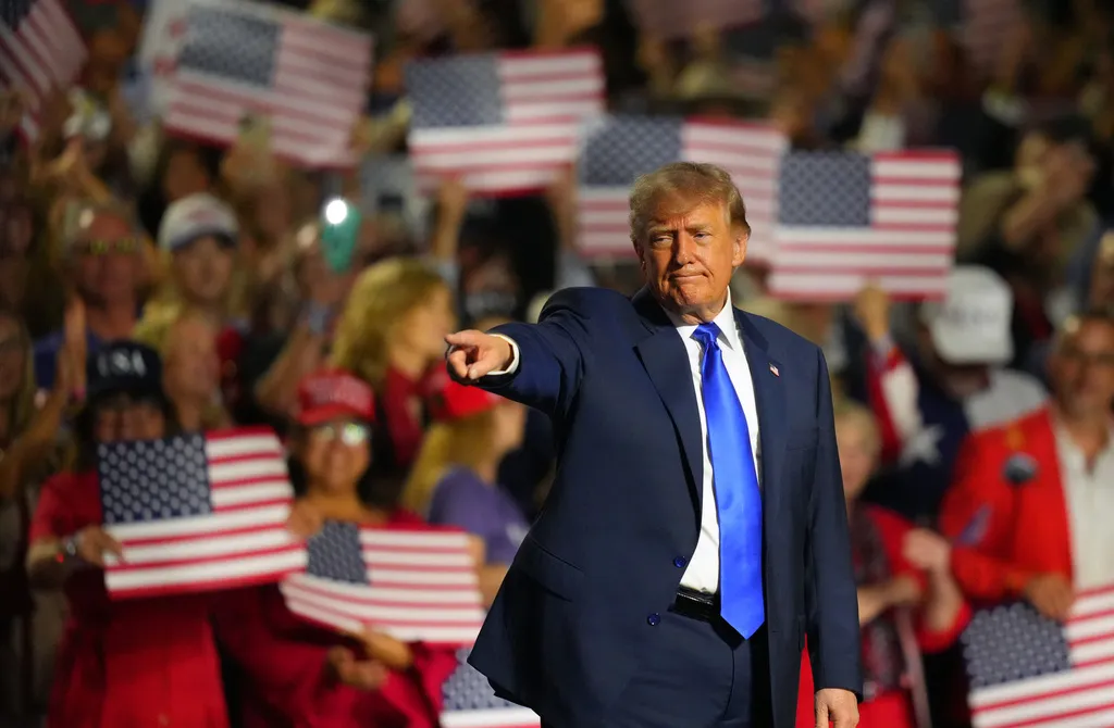 Trump promises $5,000 dividend for every American adult if GOP wins midterm elections