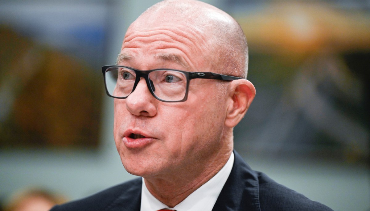 FAA chief faces bipartisan pushback over decision to withhold air traffic controllers’ raises