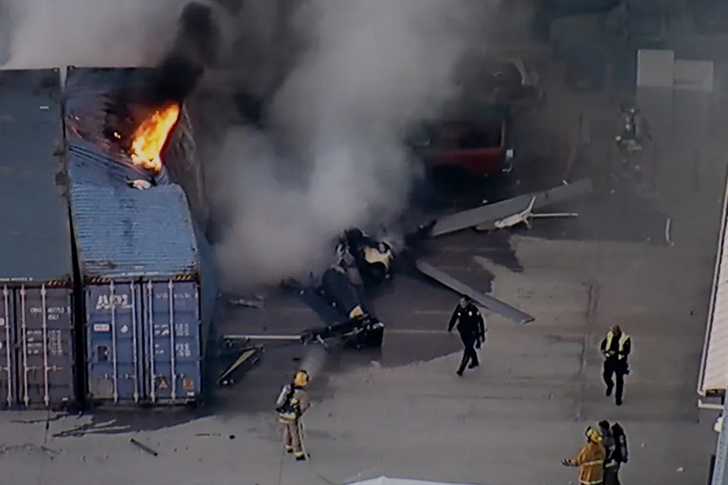 Three killed as news helicopter crashes in Los Angeles