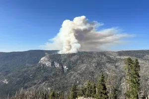 Two dead after helicopter crashes fighting Yosemite fires in California, FAA says
