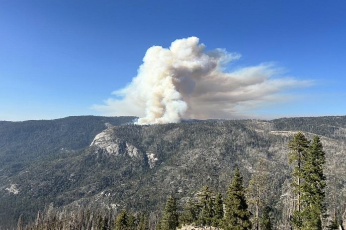 Two dead after helicopter crashes fighting Yosemite fires in California, FAA says