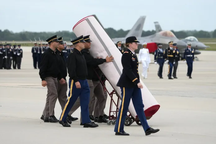 A U.S. Air Force crew moves the red carpet into place before President Donald Trump and first lady Melania Trump greet China's President Xi Jinping and his wife Peng Liyuan at Joint Base Andrews, Md., Wednesday, Sept. 23, 2026.(AP Photo/Alex Brandon)