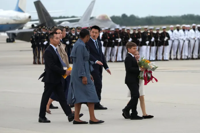 People move into place before President Donald Trump and first lady Melania Trump greet China's President Xi Jinping and his wife Peng Liyuan at Joint Base Andrews, Md., Wednesday, Sept. 23, 2026.(AP Photo/Alex Brandon)