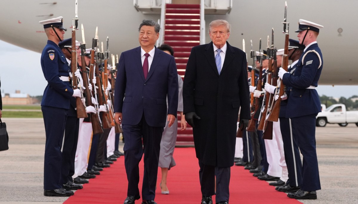 PHOTOS: Trump rolls out the red carpet and a B-1 flyover for Xi’s arrival