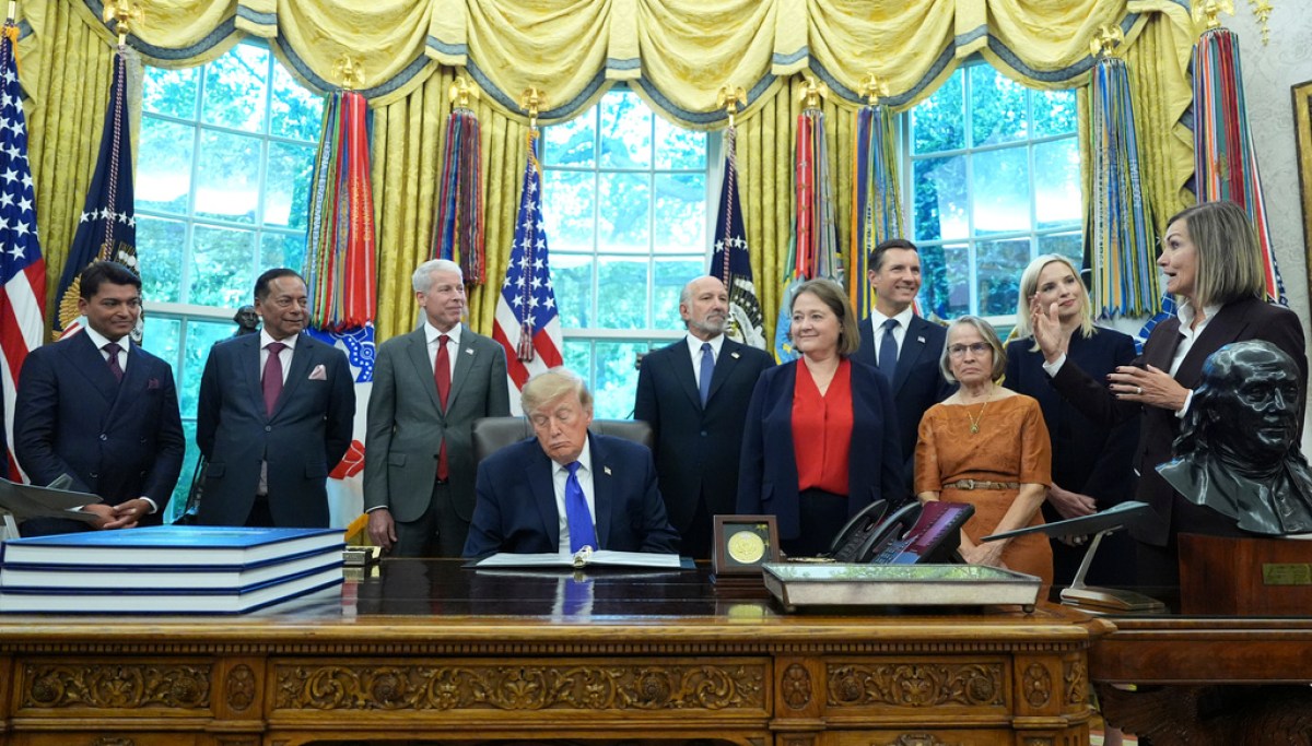 Zach Lahn skips Trump’s White House announcement of new Iowa steel project to fundraise