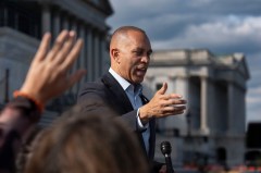 Jeffries pans Trump AI agreement as ‘entirely unenforceable’