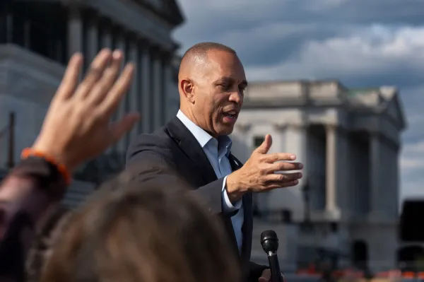 Jeffries pans Trump AI agreement as ‘entirely unenforceable’