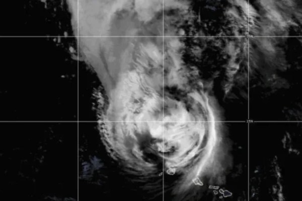 Hawaii’s western islands hit by fierce winds from Hurricane Lowell, leaving extensive damage