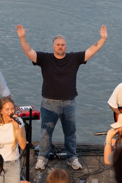 Pastor Jason Howard