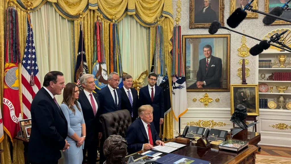 White House reporter talks about Trump banning MS Now, Politico, and CNN