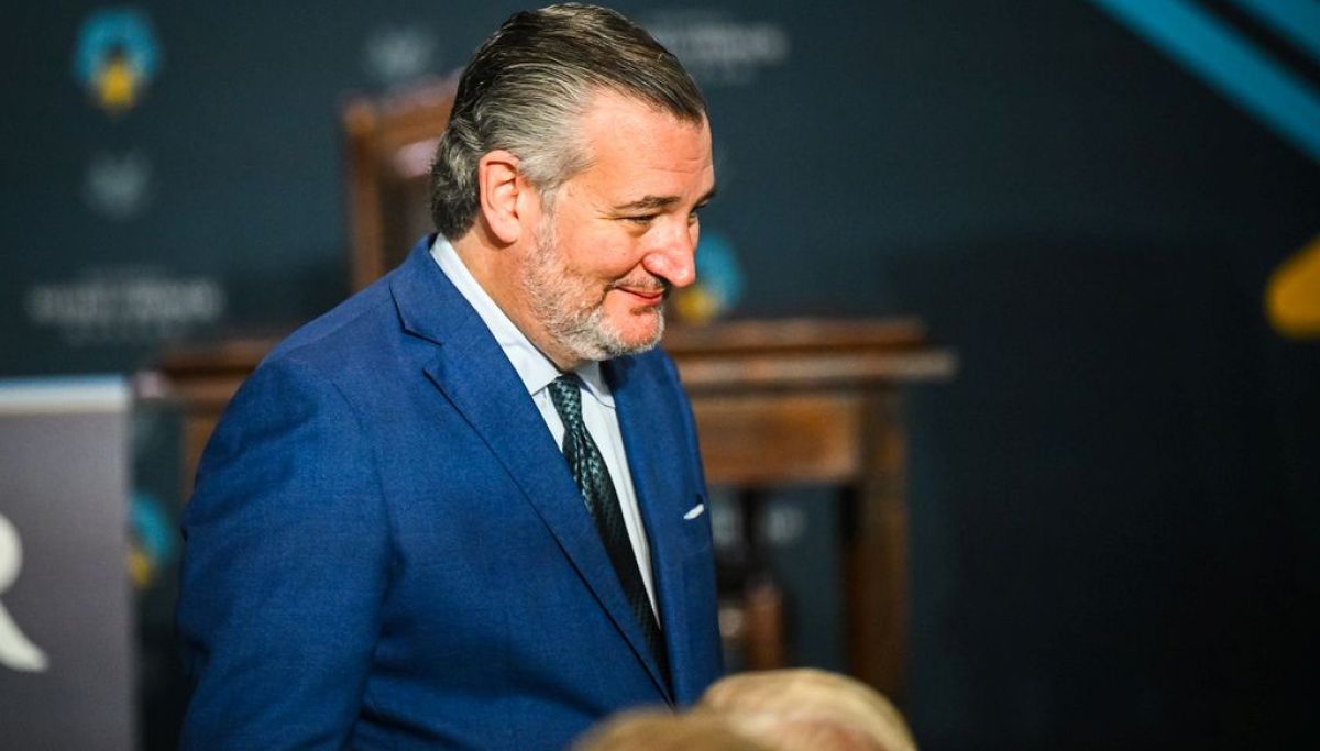 Ted Cruz stakes out a middle ground on AI compared to Trump and Vance