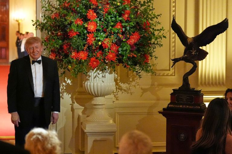 Trump next to a statue he gave to Xi.