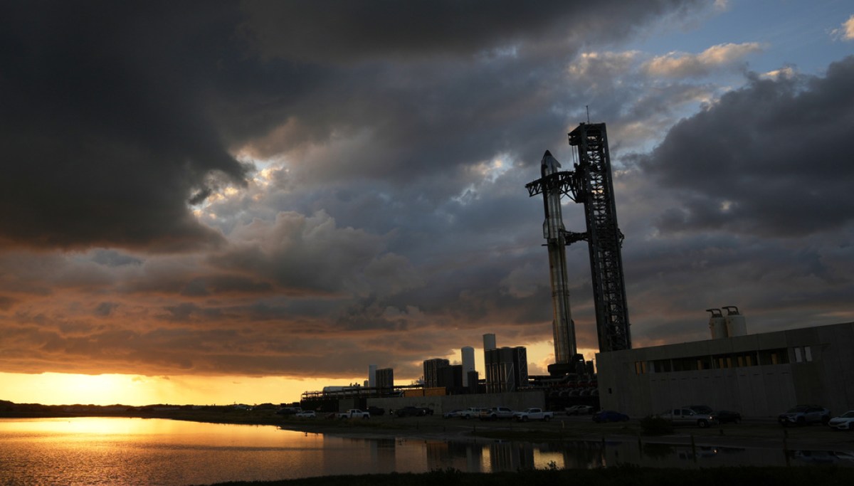 Abbott dismisses report Texas could sell public beach to SpaceX after controversy over closures