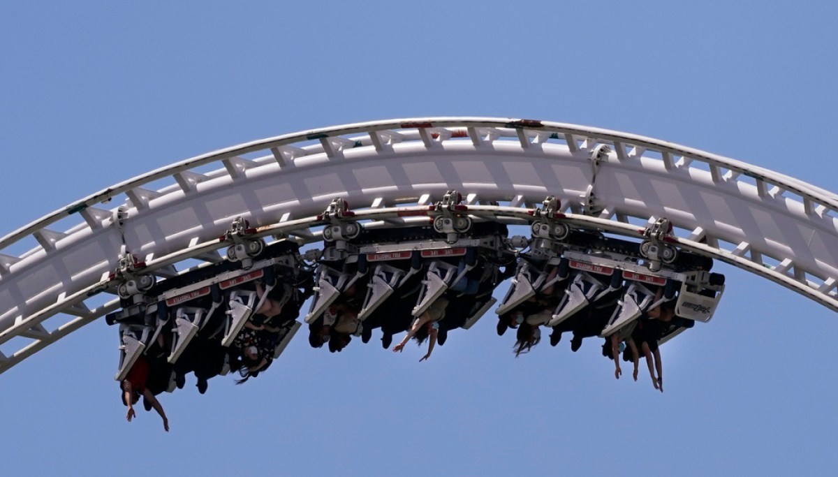 One dead and several injured after roller coaster incident at Six Flags Over Georgia