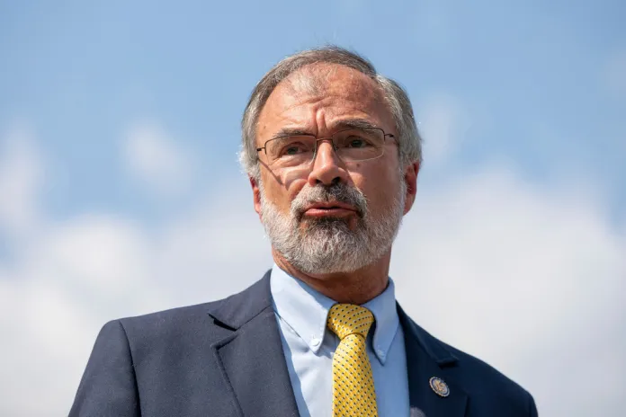 Andy Harris lashes out at reporter after voters laugh at his blaming of Democrats for energy costs