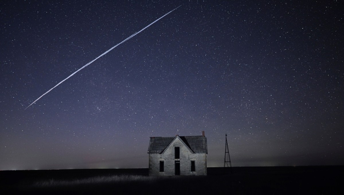 SpaceX moves to turn Starlink into next major US mobile carrier