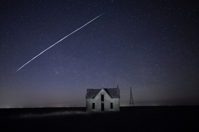SpaceX moves to turn Starlink into next major US mobile carrier