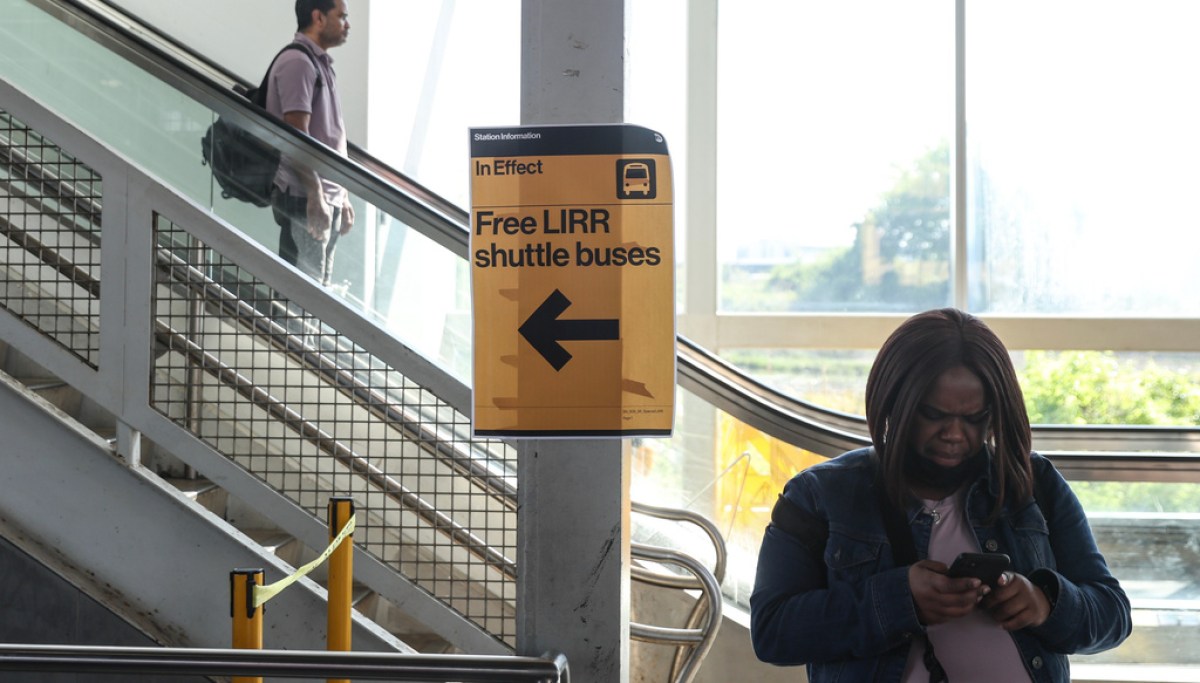 DSA plots to 'stop' weapons shipments to Israel at airport