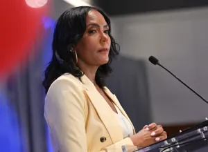 Why Keisha Lance Bottoms is trailing Jon Ossoff in Georgia