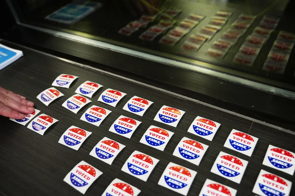 Three Senate races shift blue as Democrats eye upper-chamber majority