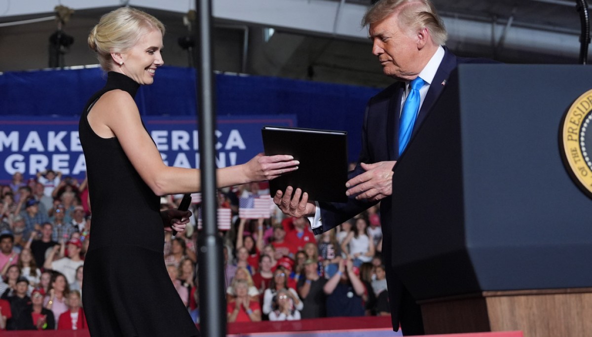 Trump signs order waiving off-road rule for red-dyed diesel at Nebraska rally